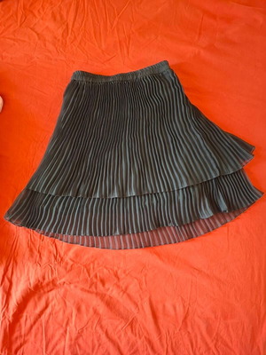 Vintage black pleated skirt New Tast used, size 42