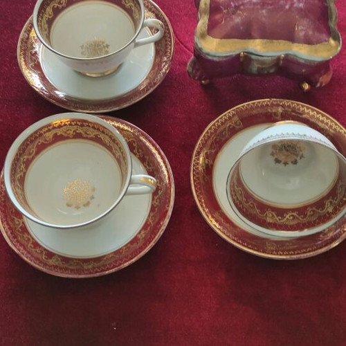 Tea cups with saucers and chocolate pot like new
