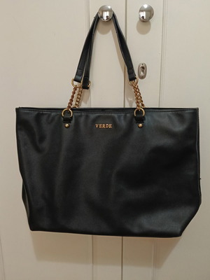 Verde shoulder bag like new, large, black