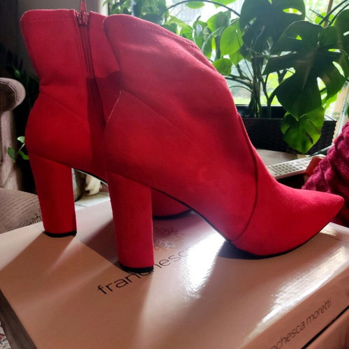 Red elastic low ankle boots like new, size 40