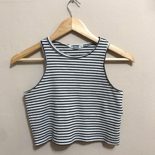 Black and white ribbed crop top Pull & Bear like new, size Medium