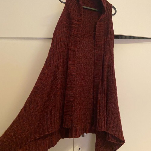 Stradivarius knitted sleeveless cardigan used, red, size M