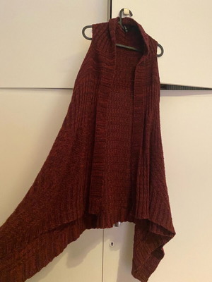 Stradivarius knitted sleeveless cardigan used, red, size M
