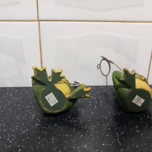 Decorative frog figurines used, set of 2 pieces