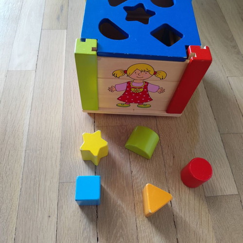 GOKI Cubo De Actividades – Juguete Educativo De Madera Para Niños, Multiactividad Y Aprendizaje Temprano (58735)