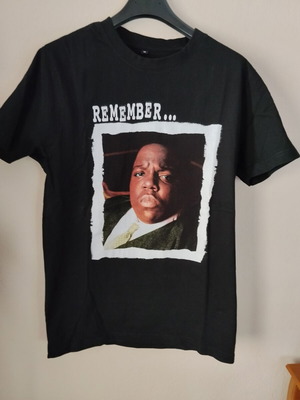 T-shirt with print like new, size M, black