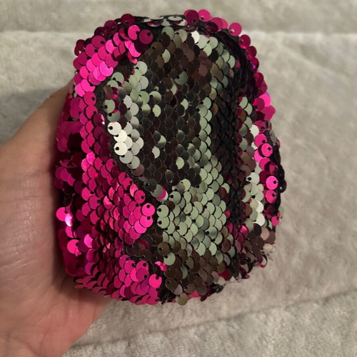 Keychain wallet with sequins like new