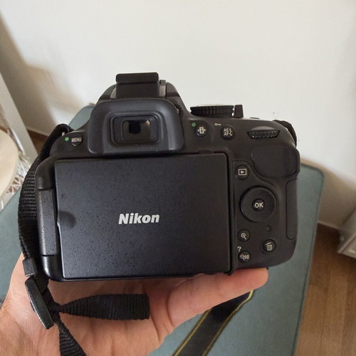 Nikon D5200 DSLR with AF-S DX 18-55mm VR II lens, like new