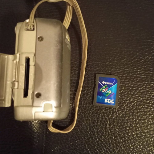Nikon Coolpix 4100 camera like new