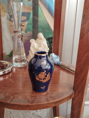 Limoges porcelain miniature vase like new