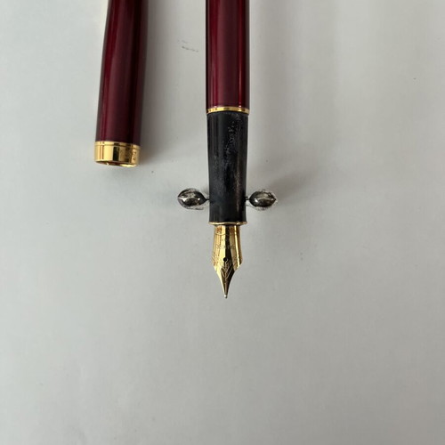 Parker Sonnet pen with gold nib used, needs ink cartridge