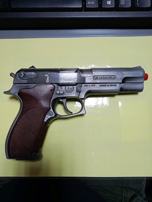 Carnival pistol Gonher like new, scale 1:1