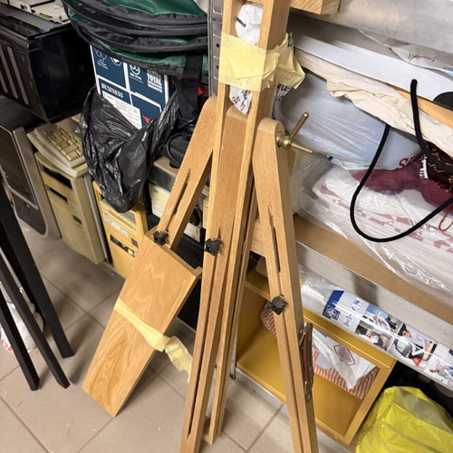 Large adjustable painting easel, like new