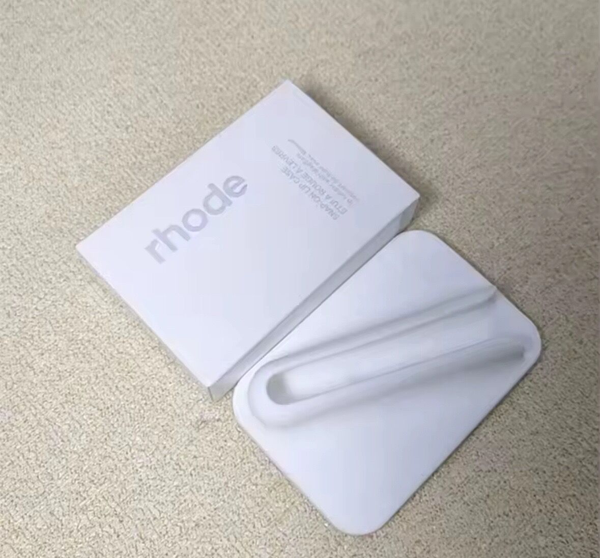 Rhode Snap On Lip Case new, Ribbon - € 14,00 - Vendora.cy