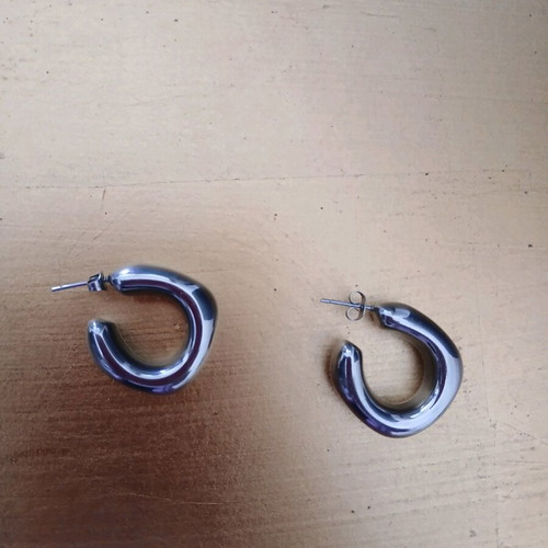 Stainless steel earrings new, silver color