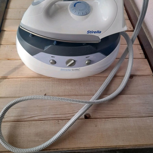 Stirella iron like new