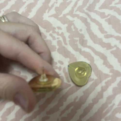 Earrings used heart-shaped gold tone with white center