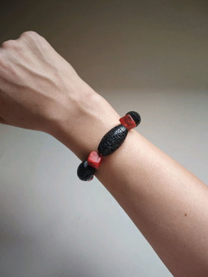 Summer bracelet like new, black and red, diameter 5cm