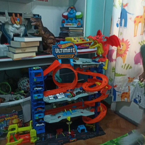Hot Wheels Ultimate Garage like new