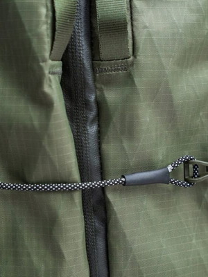 Pakt Aero travel backpack 35L σαν καινούργιο, πράσινο