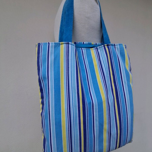 Beach bag like new, shoulder type, blue and yellow