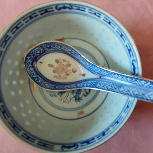 Chinese porcelain bowl with spoon and gilded rim like new