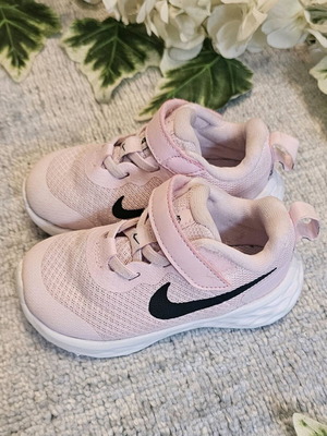 Παιδικά αθλητικά Nike για κορίτσι μεταχειρισμένα, ροζ, Νο 23.5