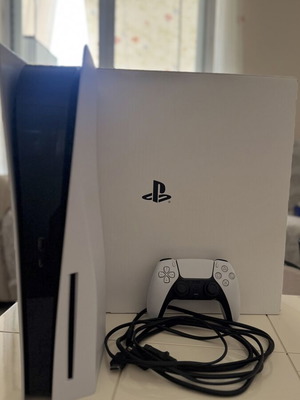 Sony PlayStation 5 (PS5) Standard Edition като нов с дисково устройство