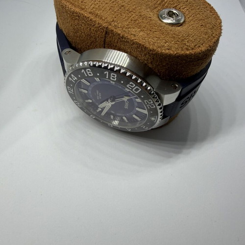 Oris Aquis GMT watch like new with bracelet and rubber strap