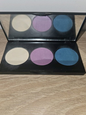 Dust and cream eyeshadows like new