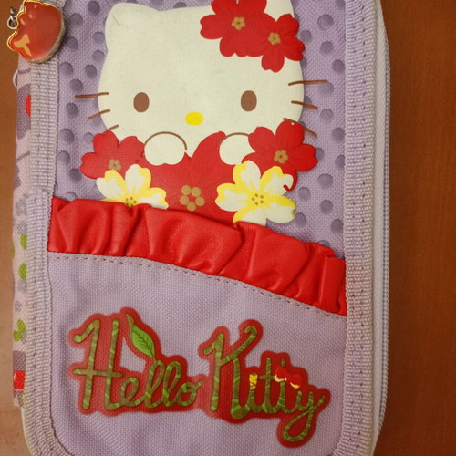 Hello Kitty pencil case used with two compartments