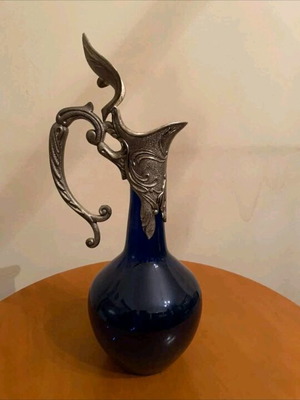 Καράφα art nouveau σαν καινούργια από βαθύ μπλε γυαλί με επάργυρο καπάκι
