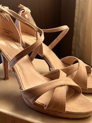 Voi & Noi women's heels like new, pink nude, size 39