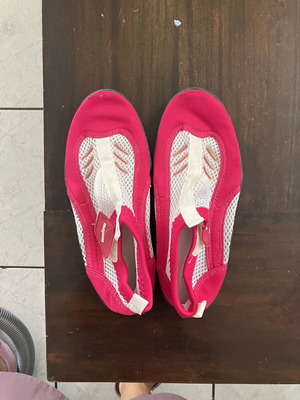 Beach shoes used, size 35-36, fuchsia and white with anti-slip sole