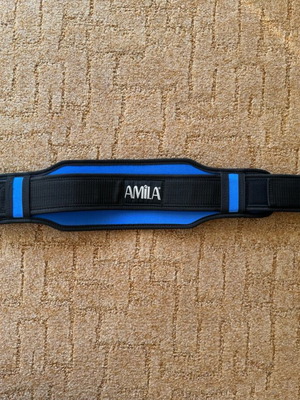 Amila weightlifting belt new, size Small