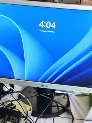 LG Monitor 22 Inch VGA Connection Like New