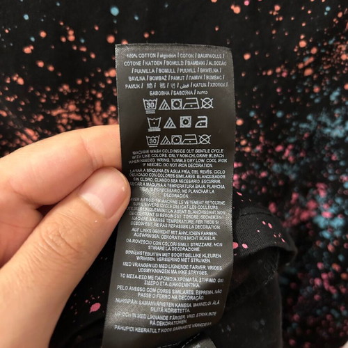 Guess Los Angeles T-Shirt Size M like new, colorful split design