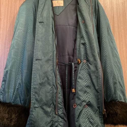 Women's jacket used green cypress with fur