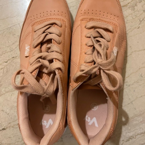 Women's athletic shoes used, size 39, pink coral tone