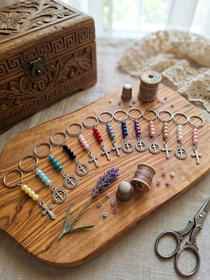 Set of 25 martyrika keychains with pearls and cross charms