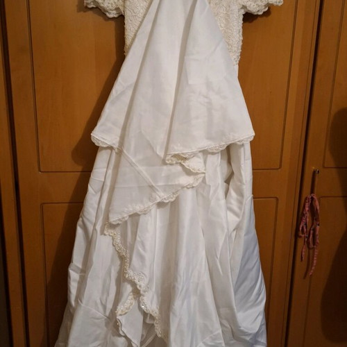 Elegant satin wedding dress new, size S-M, white