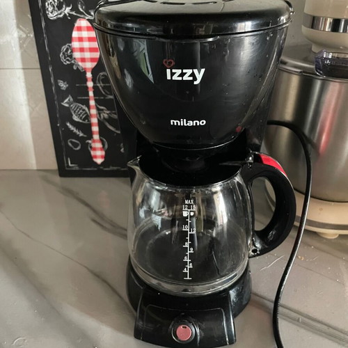 Izzy filter coffee maker used with glass carafe