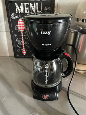 Izzy filter coffee maker used with glass carafe