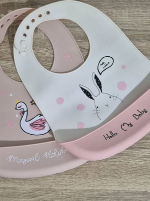 Silicone bibs like new, set of 2 with pocket