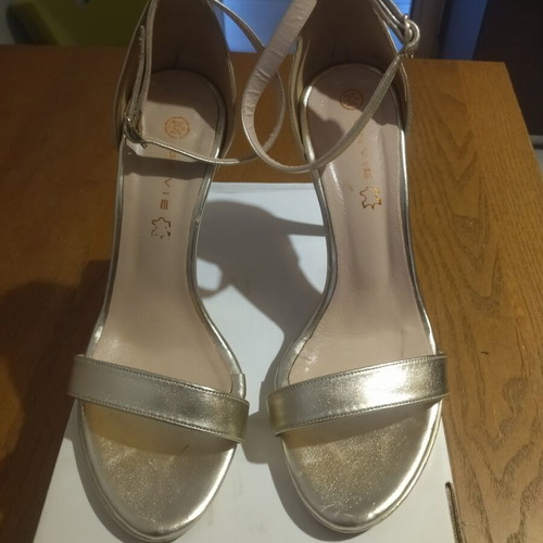 Envie Shoes women's gold sandals size 39, 10cm heel like new