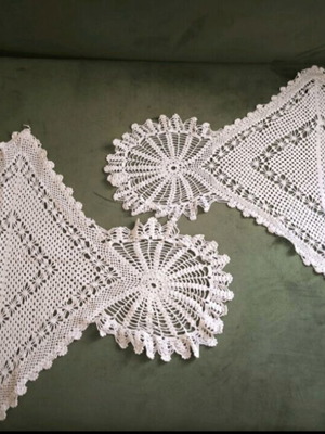Table linens like new, set of about 80 pieces
