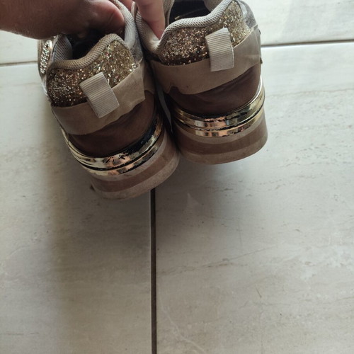 Athletic shoes refurbished, size 38, gold color