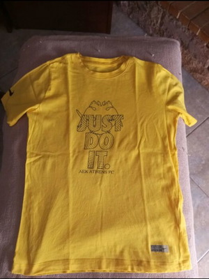 AEK Nike T-shirt like new, boys' large, black and yellow