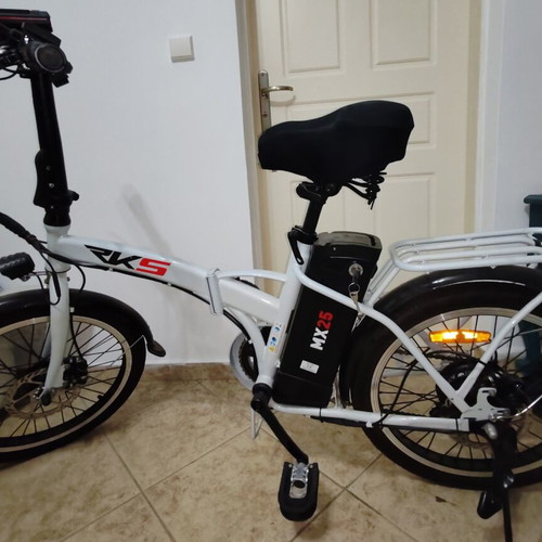 Electric bike like new with battery and charger