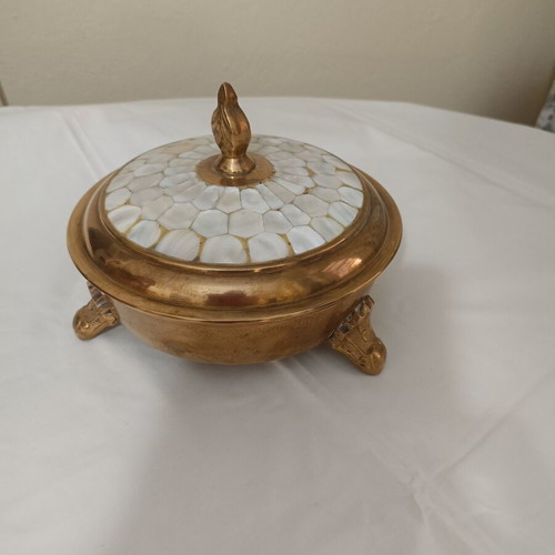 Solid bronze centerpiece bowl with lid